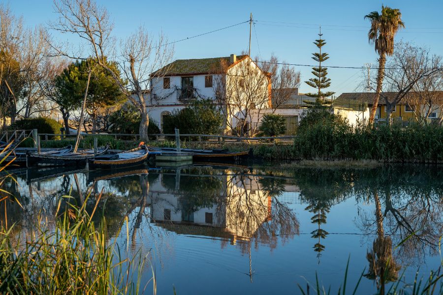 Valencia en Otoño: Por Qué el buen clima y la fiesta invitan a comer en El Palmar